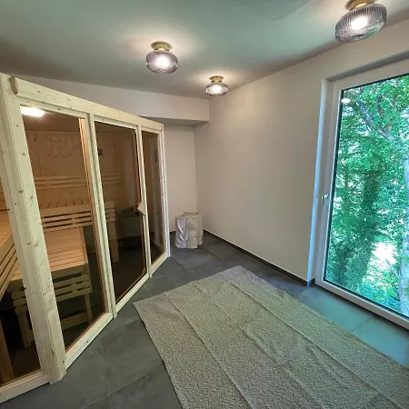 Mit Pool & Sauna