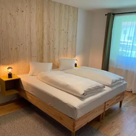 Mit Pool & Sauna 度假居 *