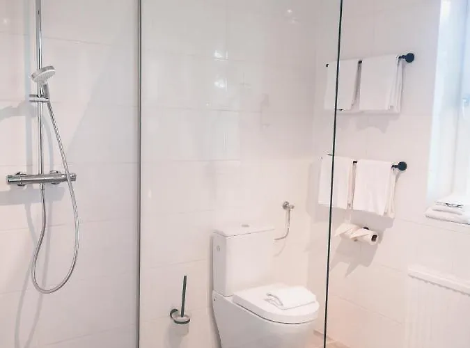 Mit Pool & Sauna بيت للعطل *